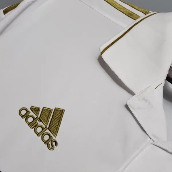 Versión Retro 2011/2012 Real Madrid Home