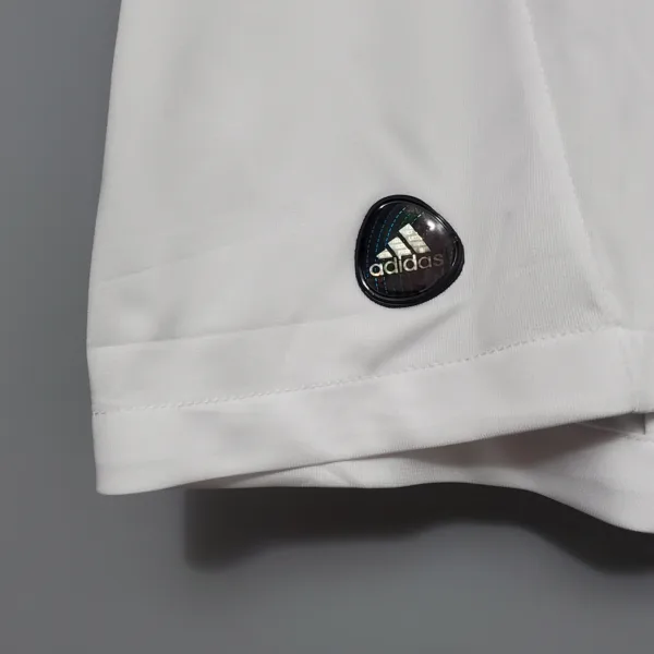 Versión Retro 2011/2012 Real Madrid Home