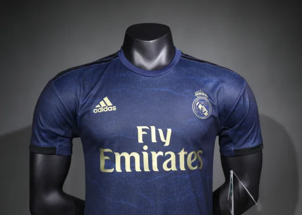 Versión Retro 2019/2020 Real Madrid Away