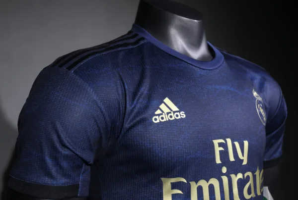 Versión Retro 2019/2020 Real Madrid Away
