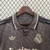 Versión Retro 2024/2025 Real Madrid Third