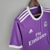 Versión Retro 2016/2017 Real Madrid Away