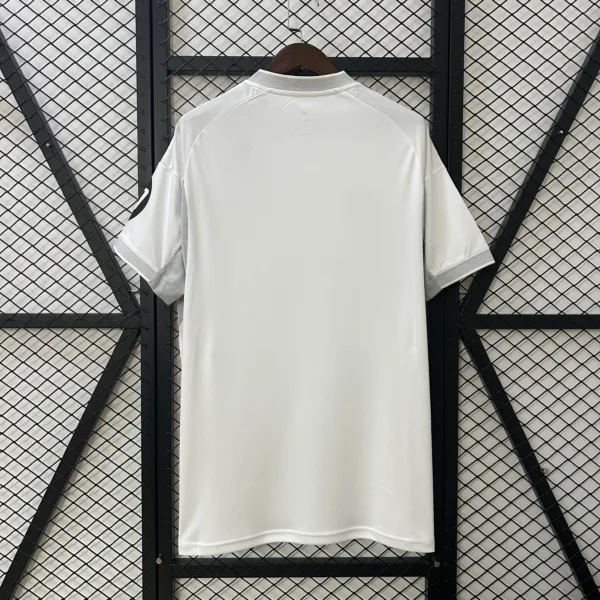 Versión de FAN 2025/2026 REAL MADRID HOME